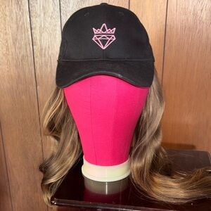 Chelsey Smith crowns hat wig (warm blonde)